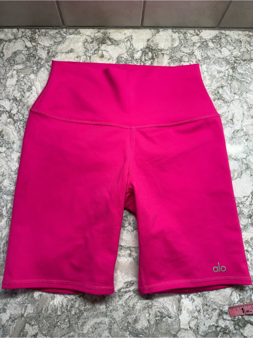 Alo Yoga High-Waist Biker Shorts pink Sz Xs
